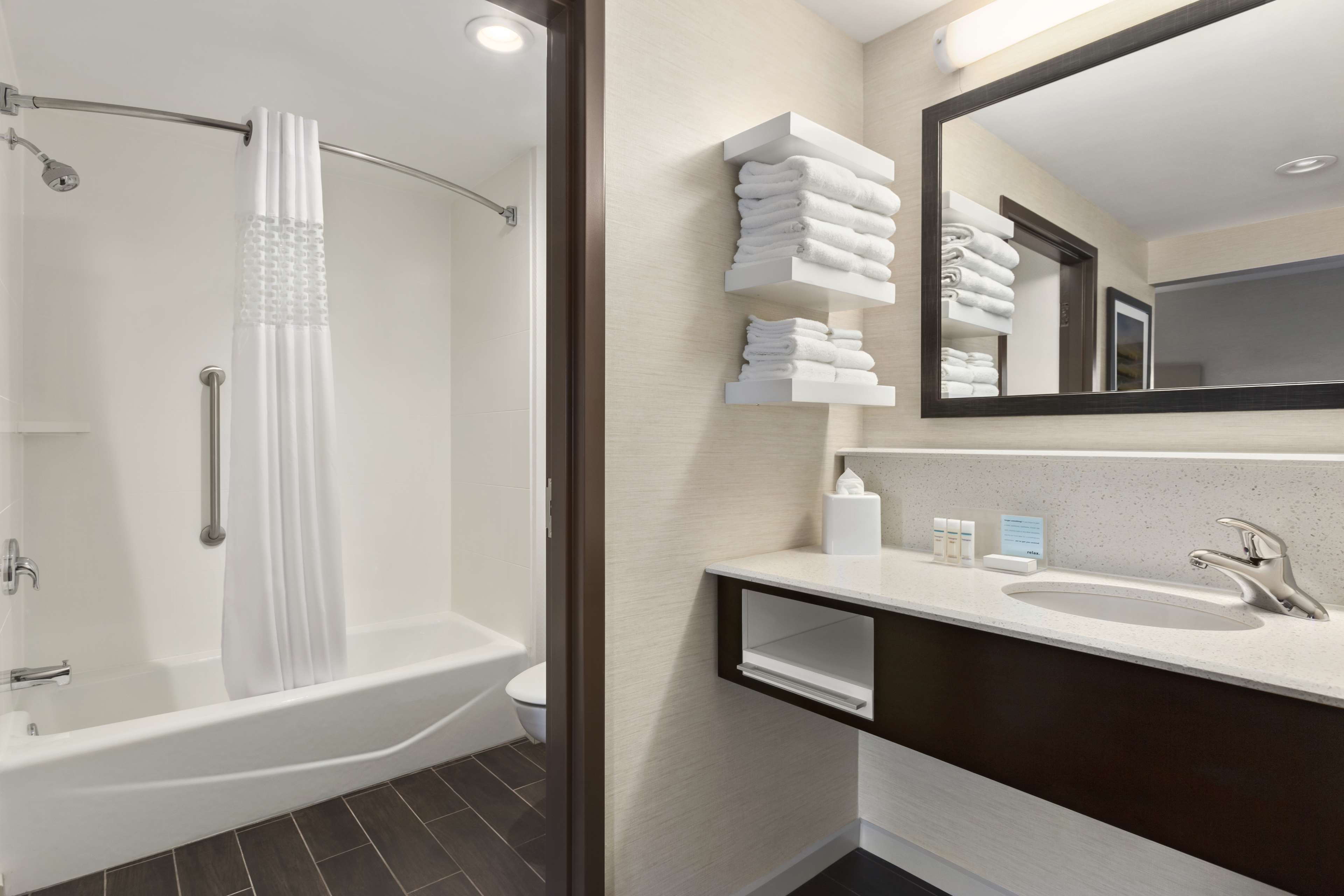 Hampton Inn by Hilton Penn Yan - Tap to explore photos