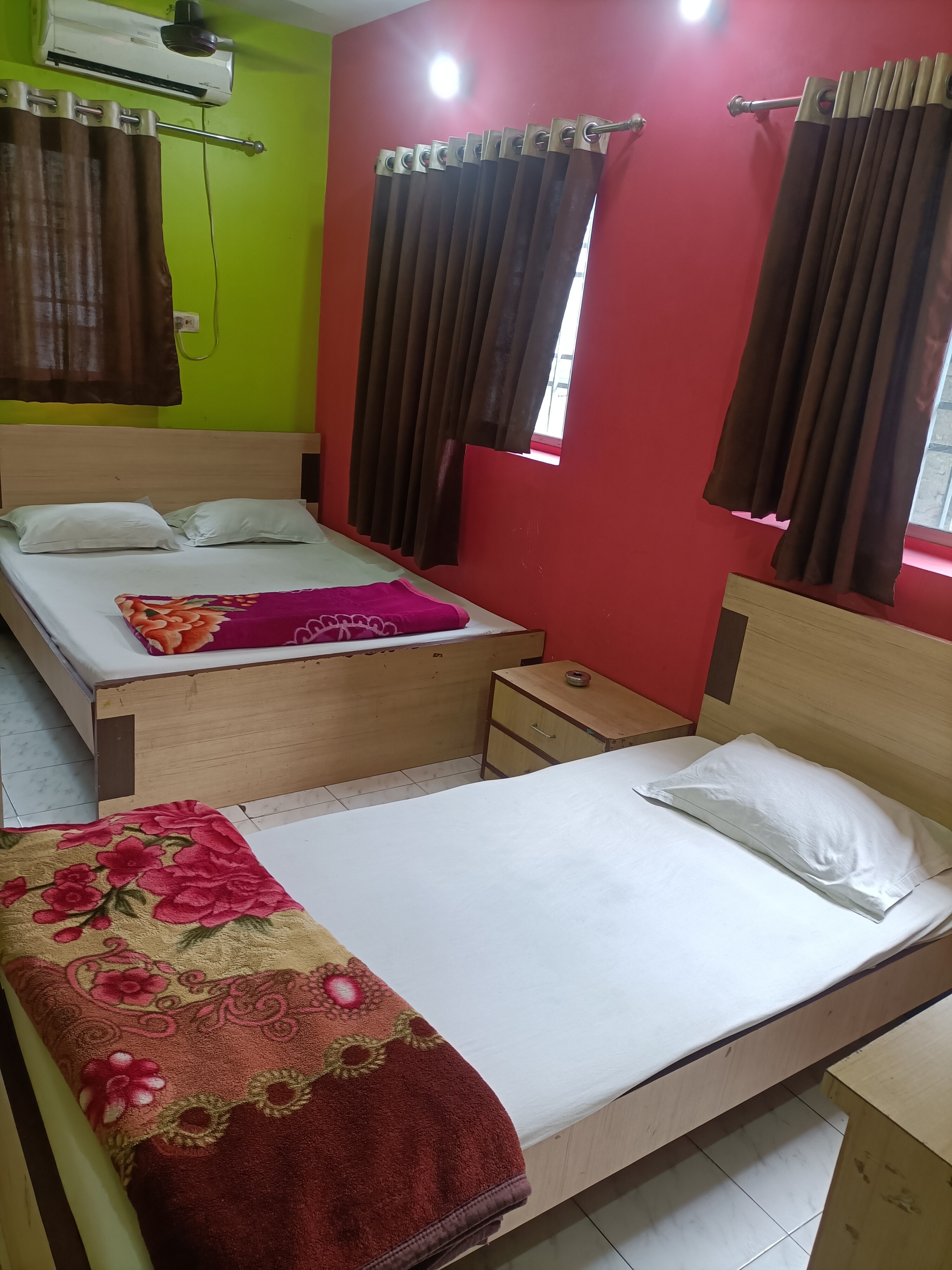 RAJ GUEST HOUSE Kolkata - Tap to explore photos