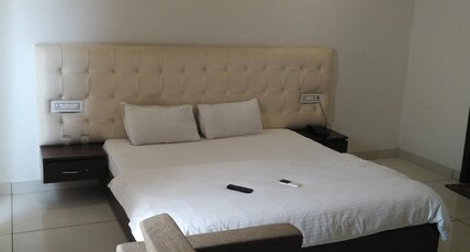 Iris Hotel & Restaurant  Room Type - Executive Room