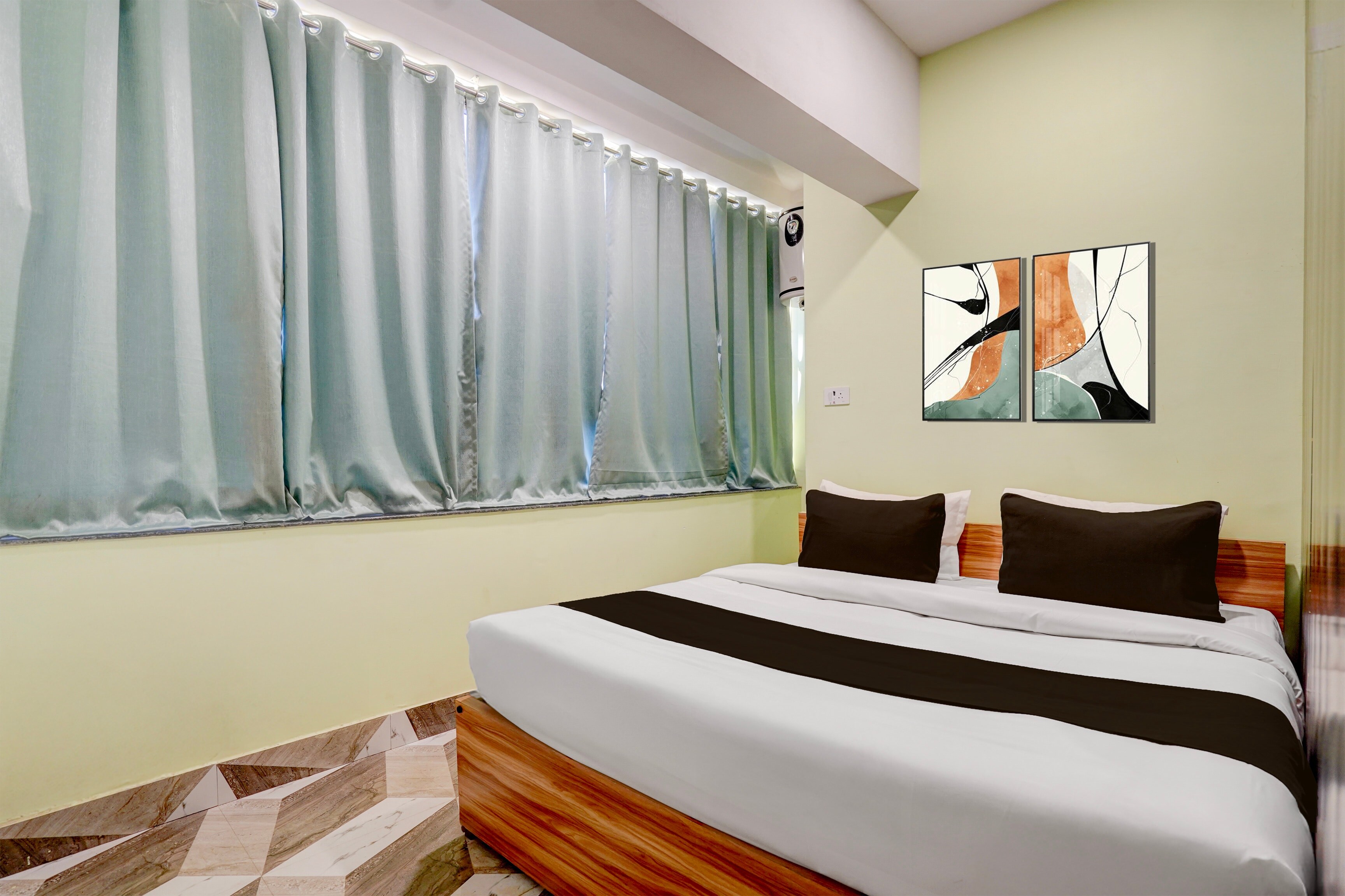 SPOT ON Hotel Emerald - Tap to explore photos