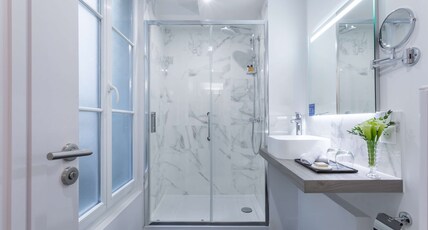 Hotel Camille Paris Gare de Lyon, Tapestry Collection by Hilton Room Type - SIGNATURE SUITE