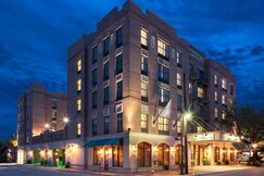 Holiday Inn Savannah Historic District, an IHG Hotel