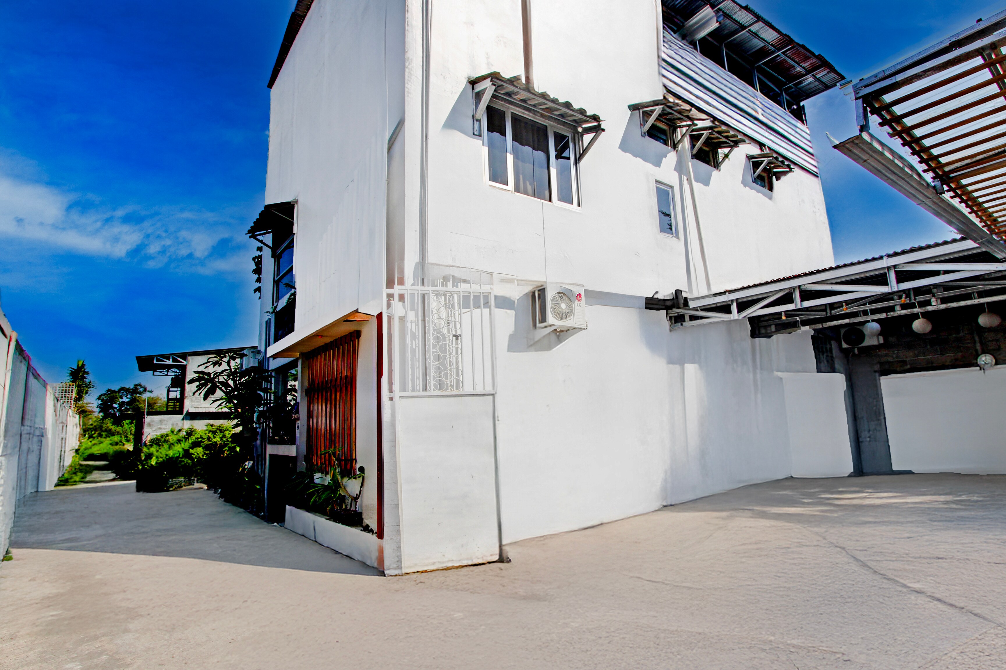 Hotel O Seven Secrets Syariah - Tap to explore photos