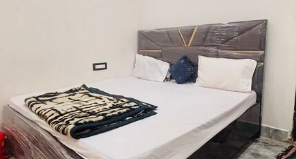 Jaitly P Guest House | Near Ganga Dwar Kashi Vishwanath Room Type - Standard room 