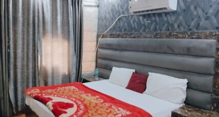 Hotel Kaushal Room Type - Superior King Room