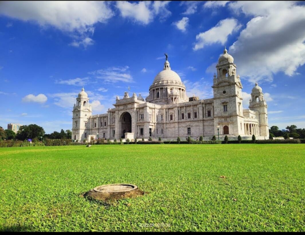 Hotel Penguin - Tap to explore photos