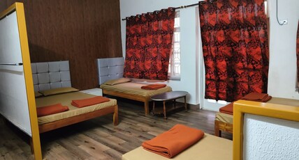 Aaditya Ashram Sewa Samiti Homestay Room Type - 6 Bedded Family Room