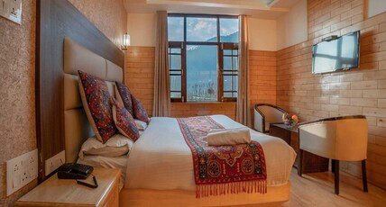 Palette Hotel Regency Valley View Pahalgam By CheckIn Room Type - Deluxe with River View