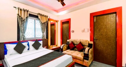 The Crown Inn Nr Shreebhumi Room Type - Luxury Room with King Bed