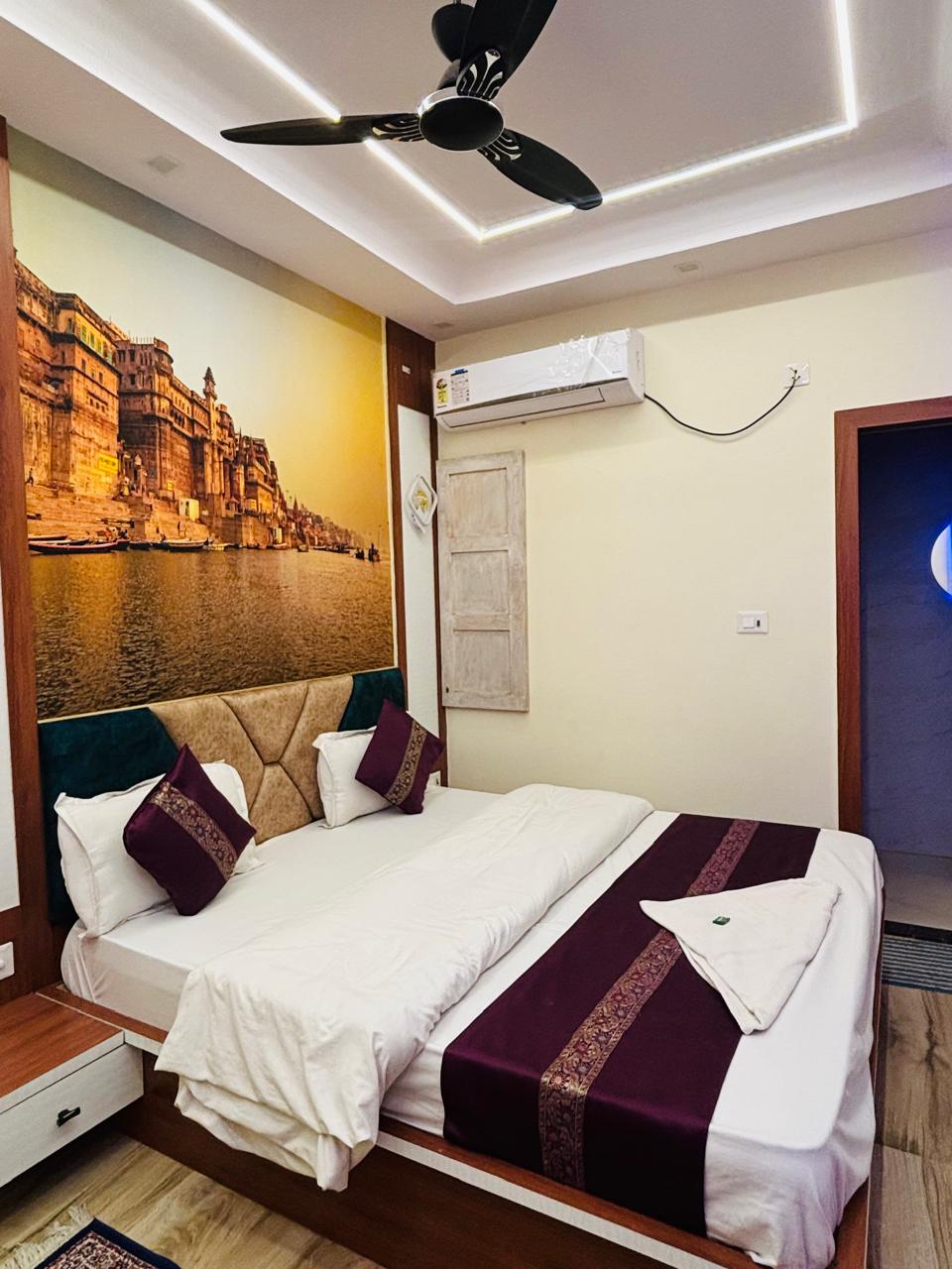 Sri Kedar Khand Paying Guest House - Tap to explore photos