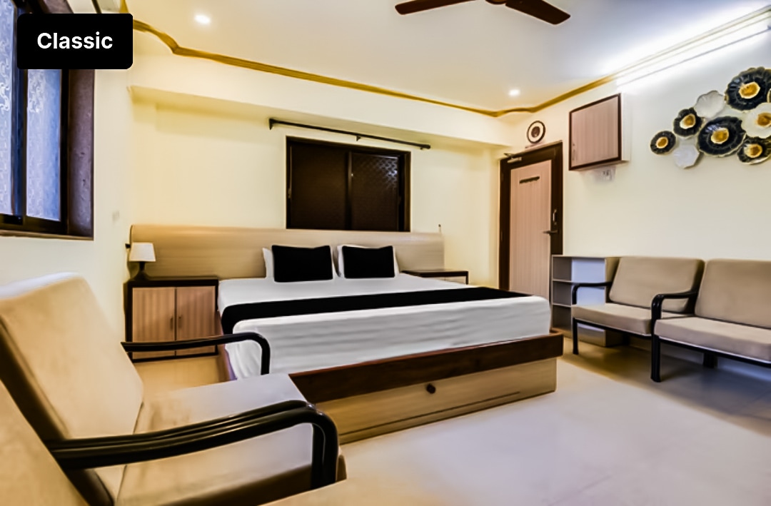 Shradha Luxury Room, 3 Bedroom Apartment - Tap to explore photos