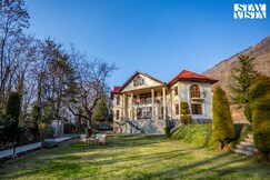 StayVista @ Emerald@Hampton Grove