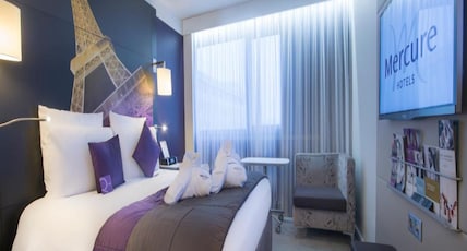 Mercure Paris Centre Tour Eiffel Room Type - Classic room accessible to people with reduced mobility with 1 double bed Mercure Paris Centre Tour Eiffel Room Type - Classic room accessible to people with reduced mobility with 1 double bed