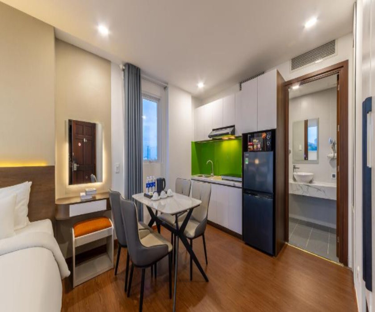 A25 Premium Hotel - 55 Cach Mang Thang 8 - Tap to explore photos