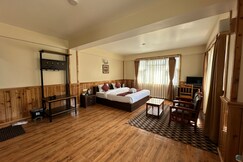 La Bougainvillea Garden Retreat with Swimming pool 