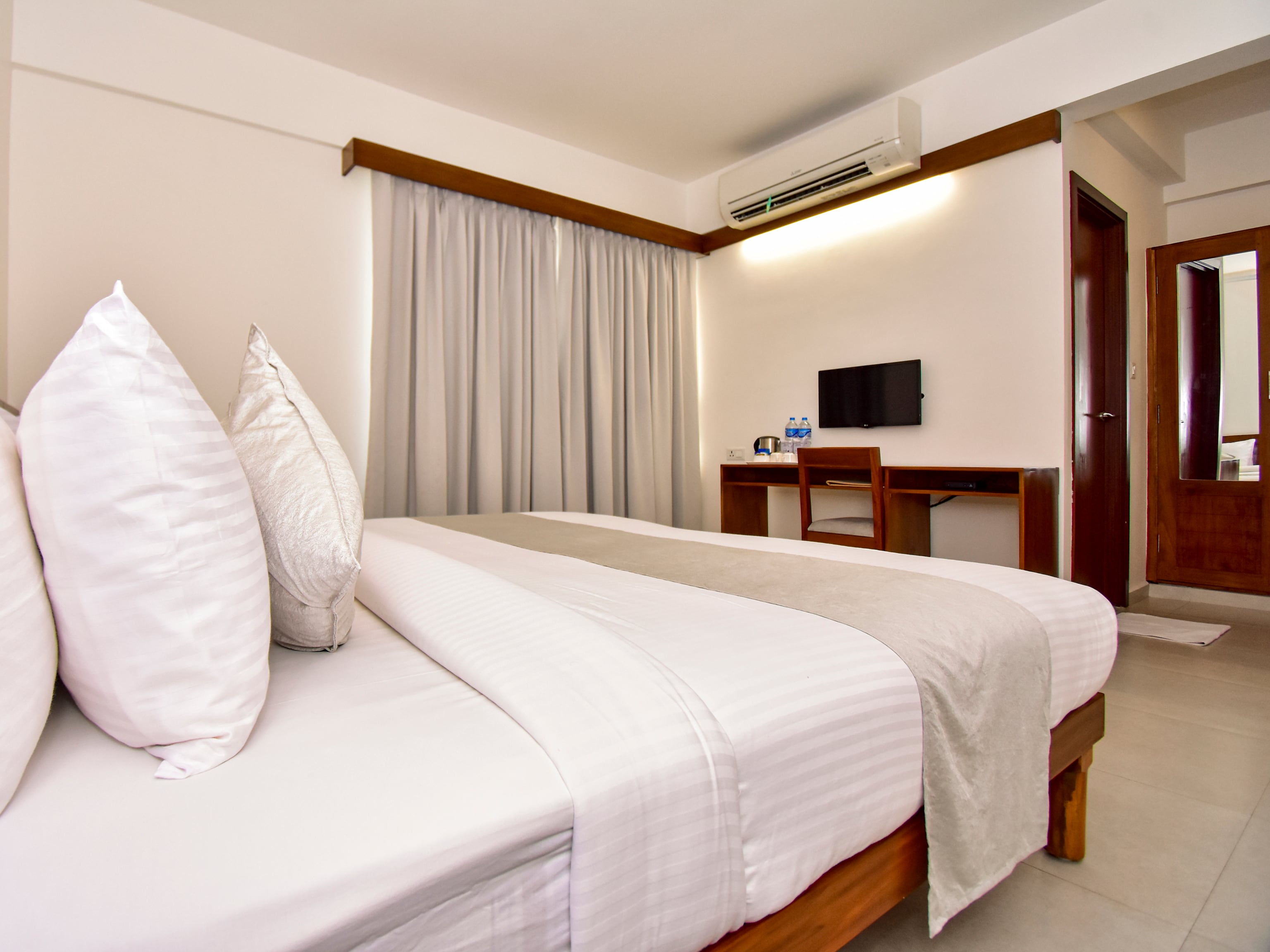 NIKO HOTELS - Tap to explore photos