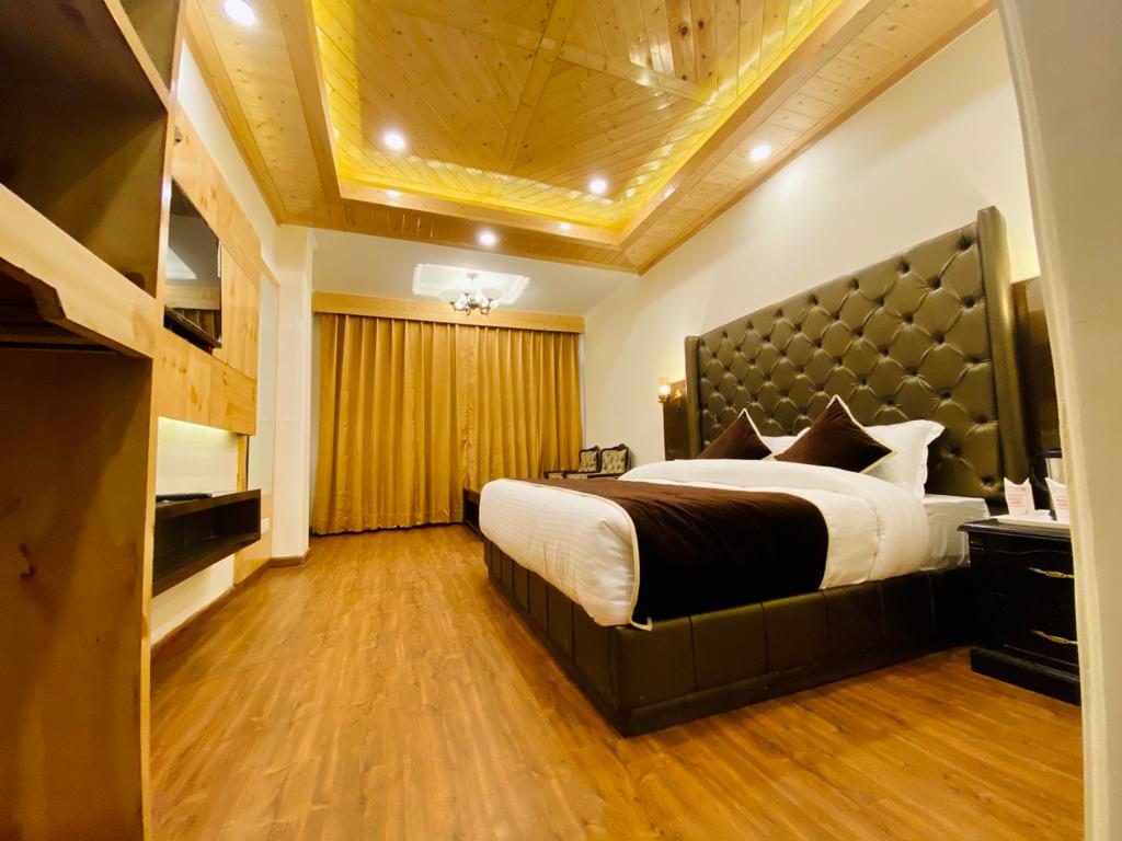 Hotel de Park - Tap to explore photos