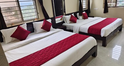 APPANNA GOLDEN INN Room Type - FOUR BED SUIT ROOM AC