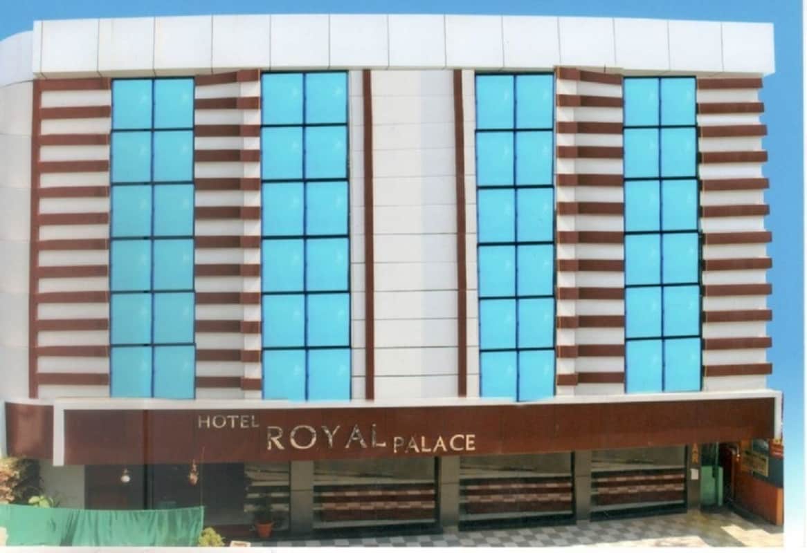 HOTEL ROYAL PALACE - Tap to explore photos