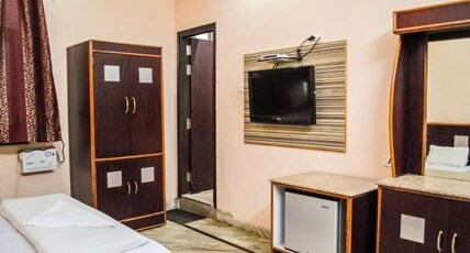 Nirmal Palace Room Type - Deluxe Room