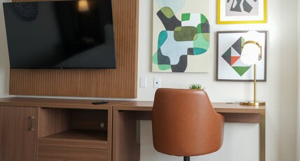 Holiday Inn Phoenix Airport, an IHG hotel Room Type - 1 King Standard