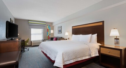 Hampton Inn & Suites Fort Myers Beach/Sanibel Gateway, FL Room Type - 1 KING STUDY SOFABED