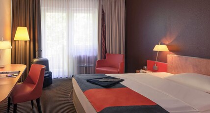 MERCURE RES FRANKFURT MESSE Room Type - Superior Room with Double Bed, overlooking the courtyard MERCURE RES FRANKFURT MESSE Room Type - Superior Room with Double Bed, overlooking the courtyard