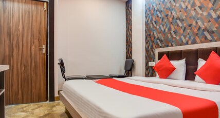 Hotel O A Square Room Type - Classic