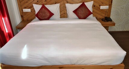 Elite Cottage | Manali Room Type - Deluxe Mountain View Balcony Room