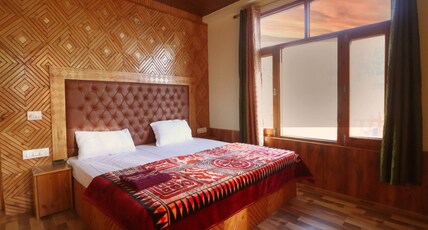 Barpa Cottage Manali Room Type - Super Deluxe Room with balcony