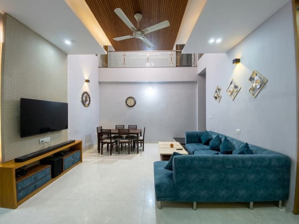 5 BHK Party Friendly Villa Terrace/Gym/Lift - Tap to explore photos