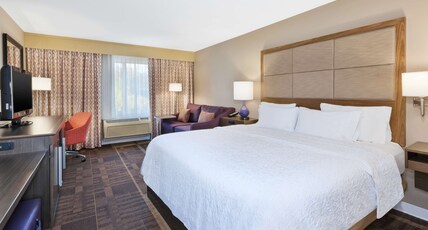 Hampton Inn by Hilton Waterbury Room Type - 1 KING BED STUDY NONSMOK