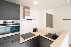 Bright Urban Pad for 8 with City Views