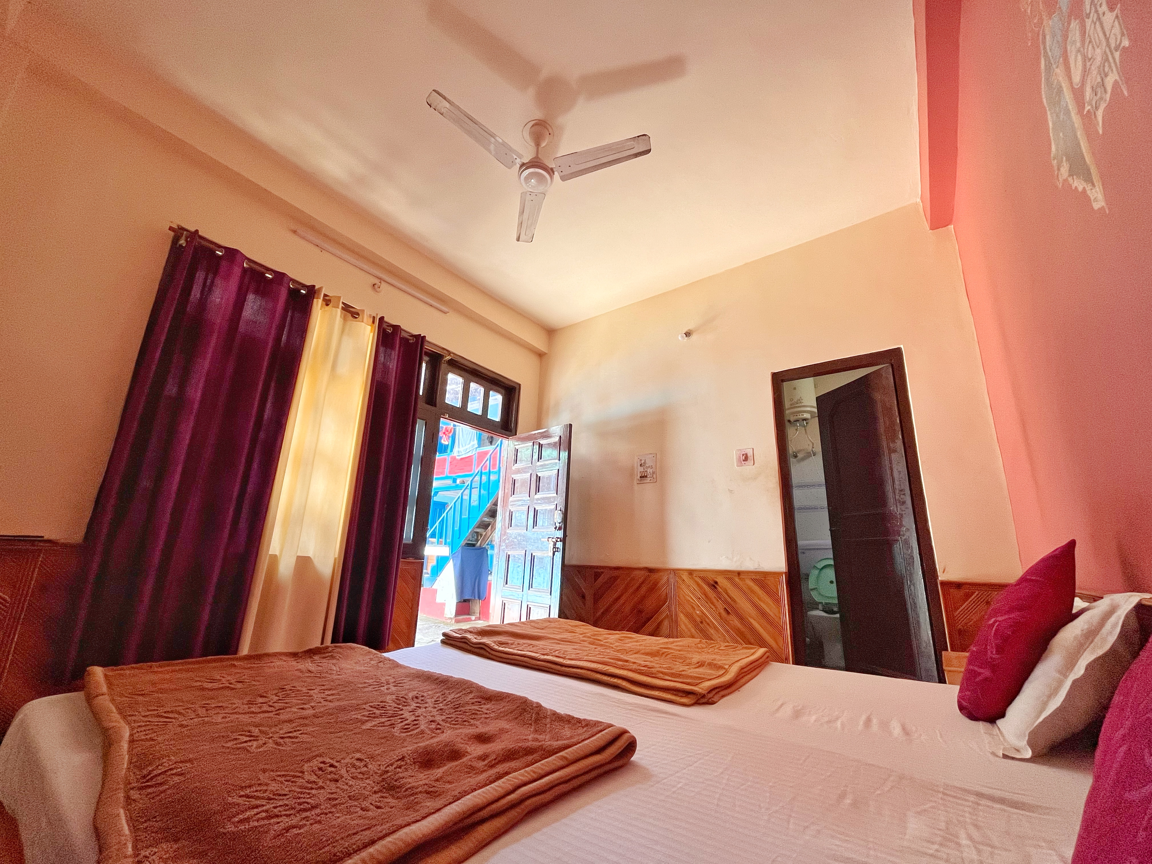 Blue Moon Homestay - Tap to explore photos