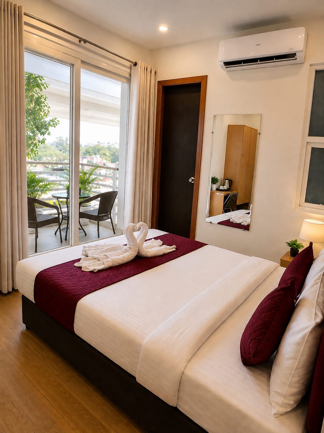 Hotel Silver Saffron Peeragarhi New Delhi - Tap to explore photos