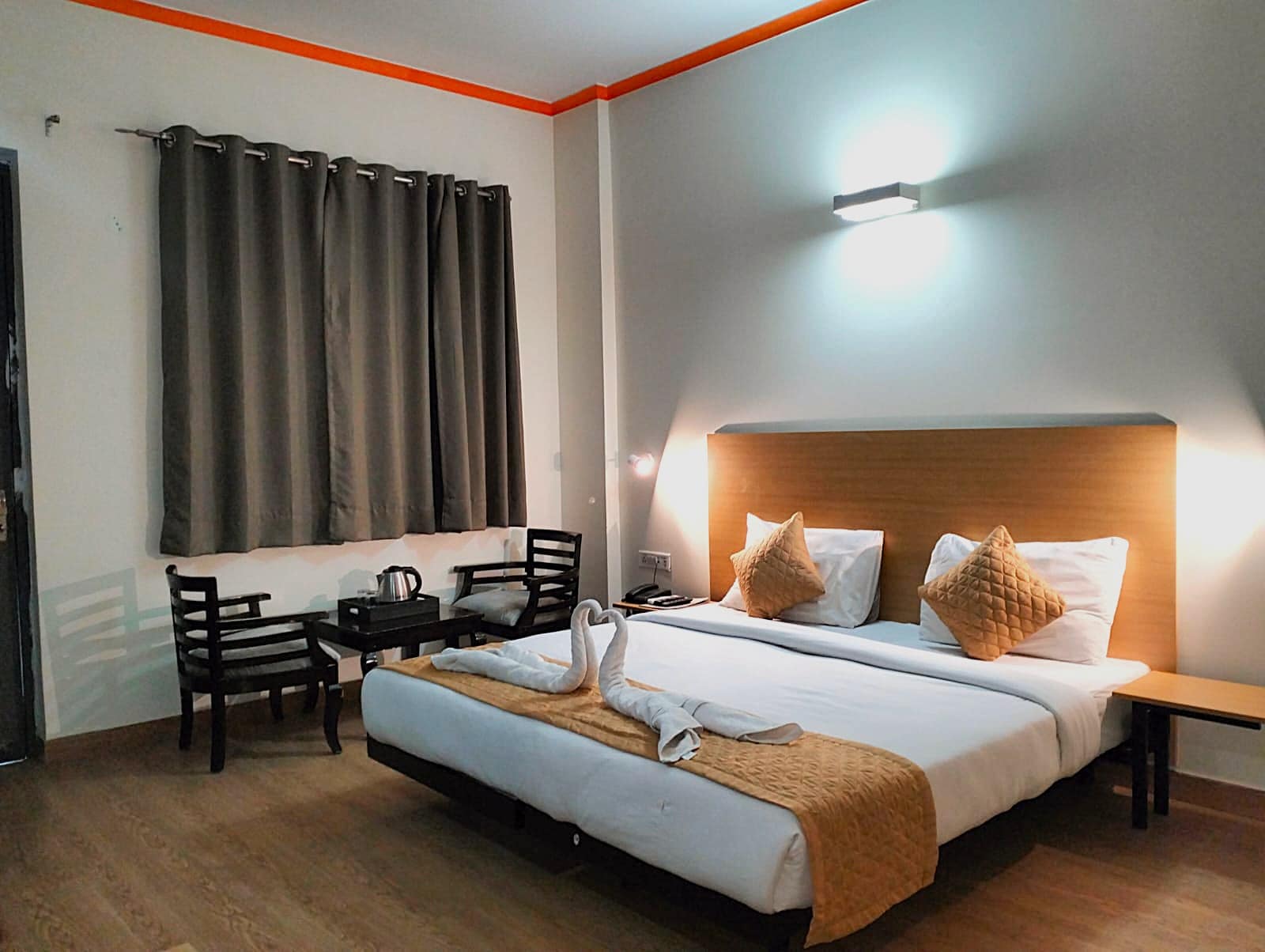 Hotel Noida Express - Tap to explore photos