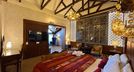 Hotel Mount View (Centrally Air Conditioned) Room Type - Majestic Suite (Centrally Heated with Private Terrace and Jacuzzi)