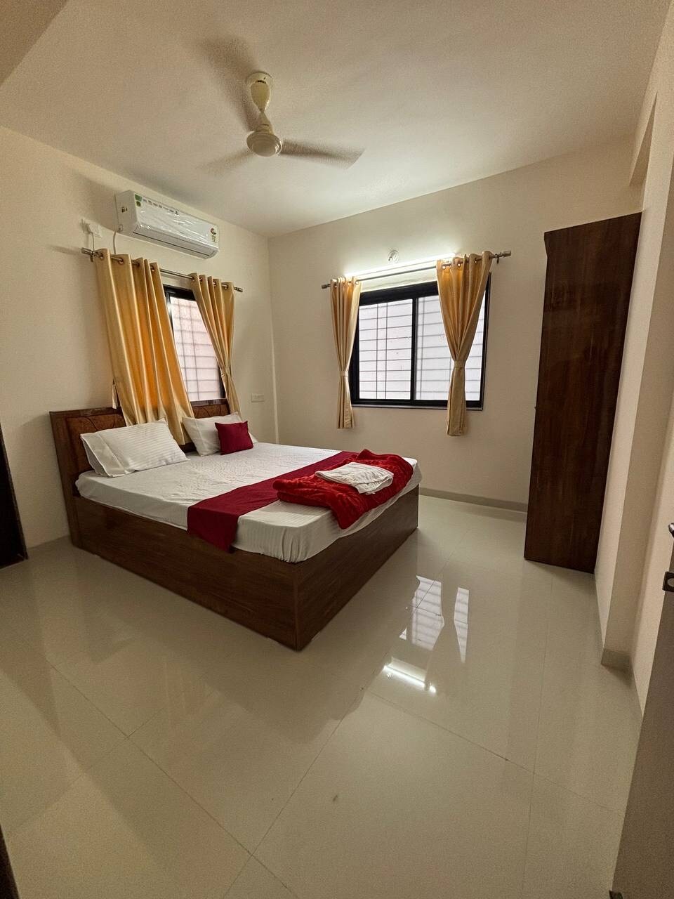Sunshine 1BHK COMFY STAY1 - Tap to explore photos