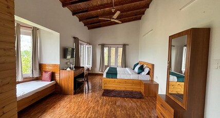 June Valley Luxury Holiday home Room Type - Luxury Room with Hill View