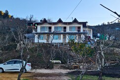 Himalayan Serenity Homestay near Kainchi Dham