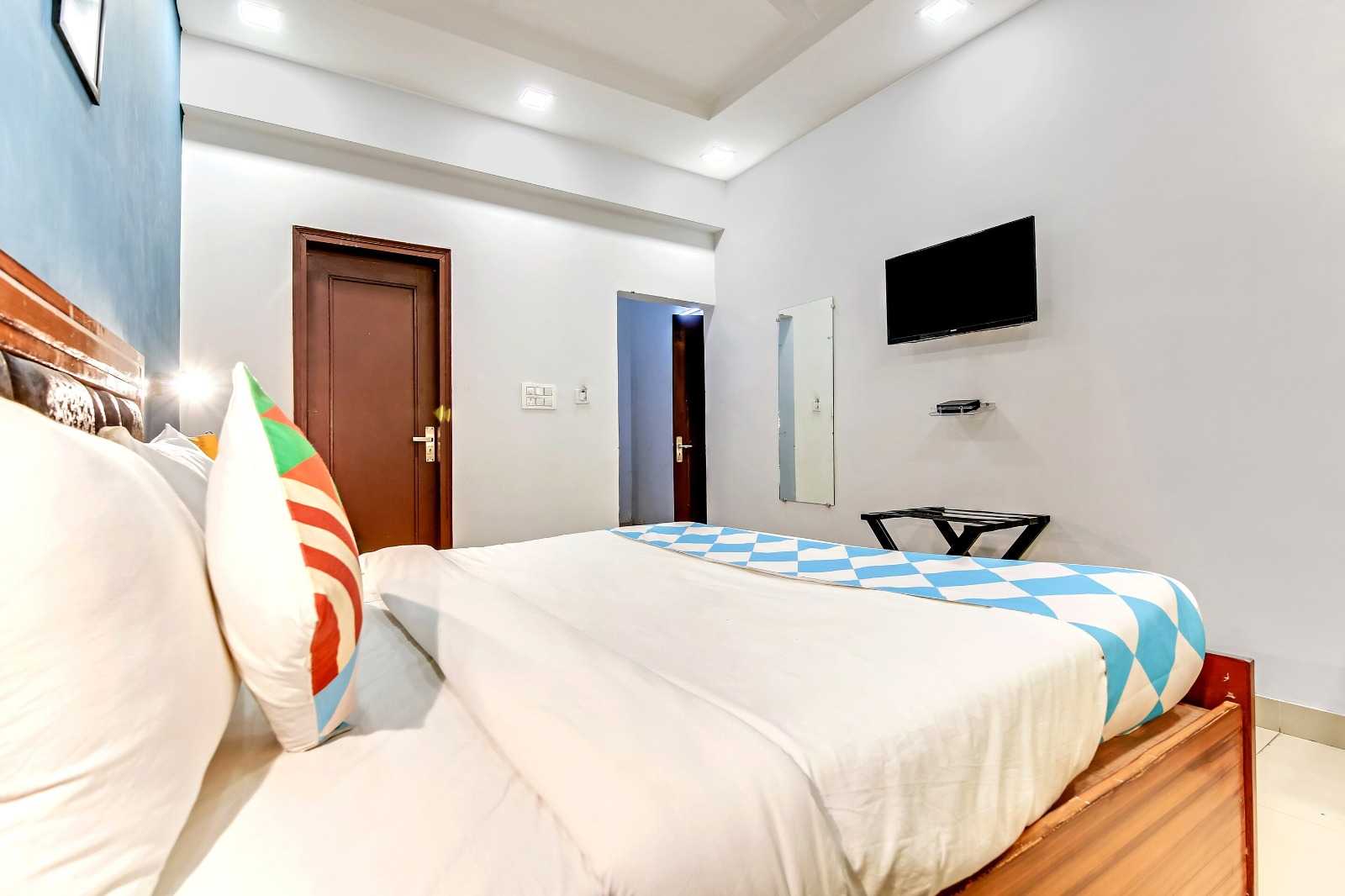 Hotel O Comfortable stay - Tap to explore photos