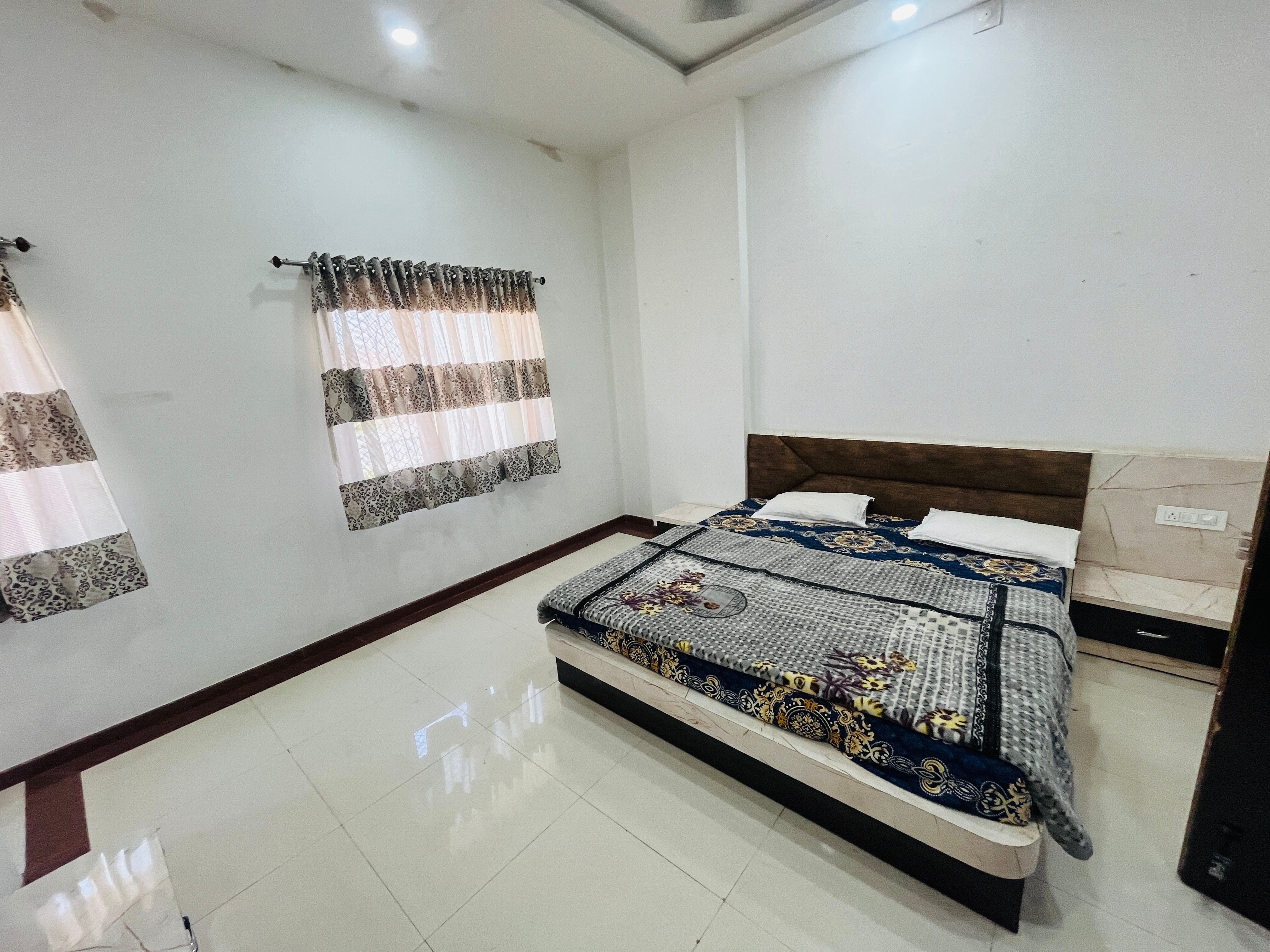 HOTEL BHATI INN - Tap to explore photos