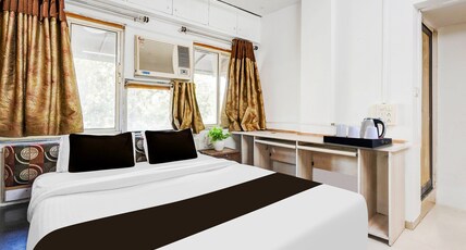 Collection O Maninagar East Formerly Maninagar Residency Room Type - Classic (2X)