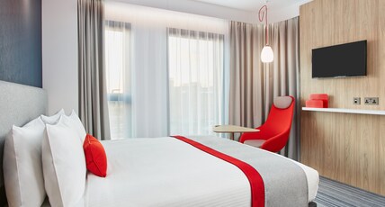 Holiday Inn Express London - Ealing Room Type - 1 Double Standard with Free Hot Breakfast Holiday Inn Express London - Ealing Room Type - 1 Double Standard with Free Hot Breakfast
