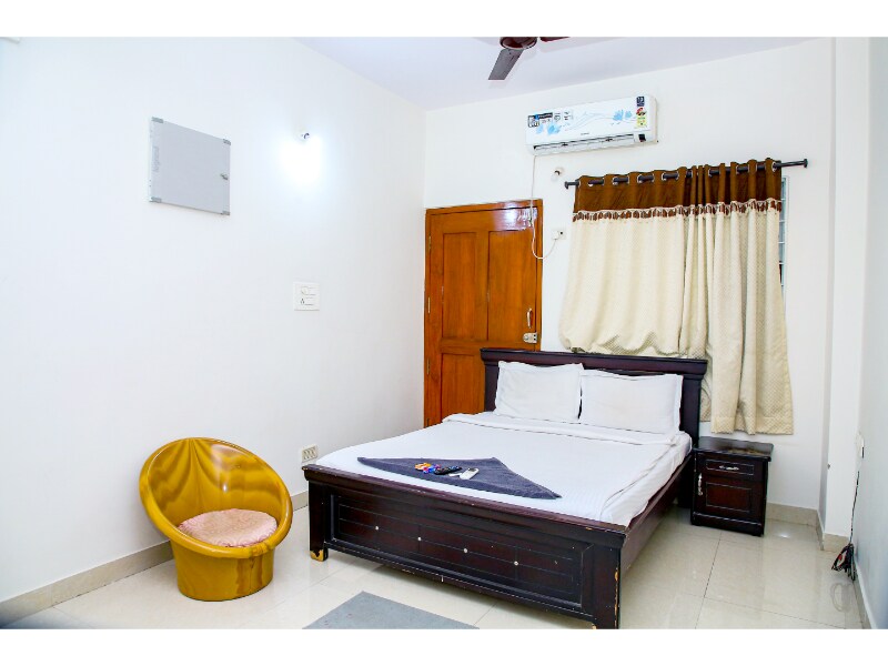 Sri Ramanjaneya Nilayam Service Apartment - Tap to explore photos