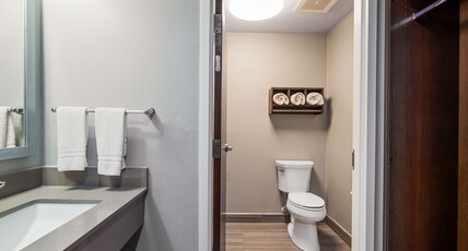 Best Western Town Center Inn Room Type - 1 King Bed, Non-Smoking, High Speed Internet Access, Microwave, Refrigerator, Sofabed, Full Breakfas Best Western Town Center Inn Room Type - 1 King Bed, Non-Smoking, High Speed Internet Access, Microwave, Refrigerator, Sofabed, Full Breakfas
