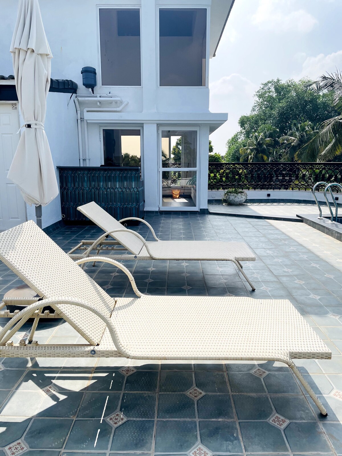 Vista by CasaFlip Luxury 2BHK in Candolim - Tap to explore photos
