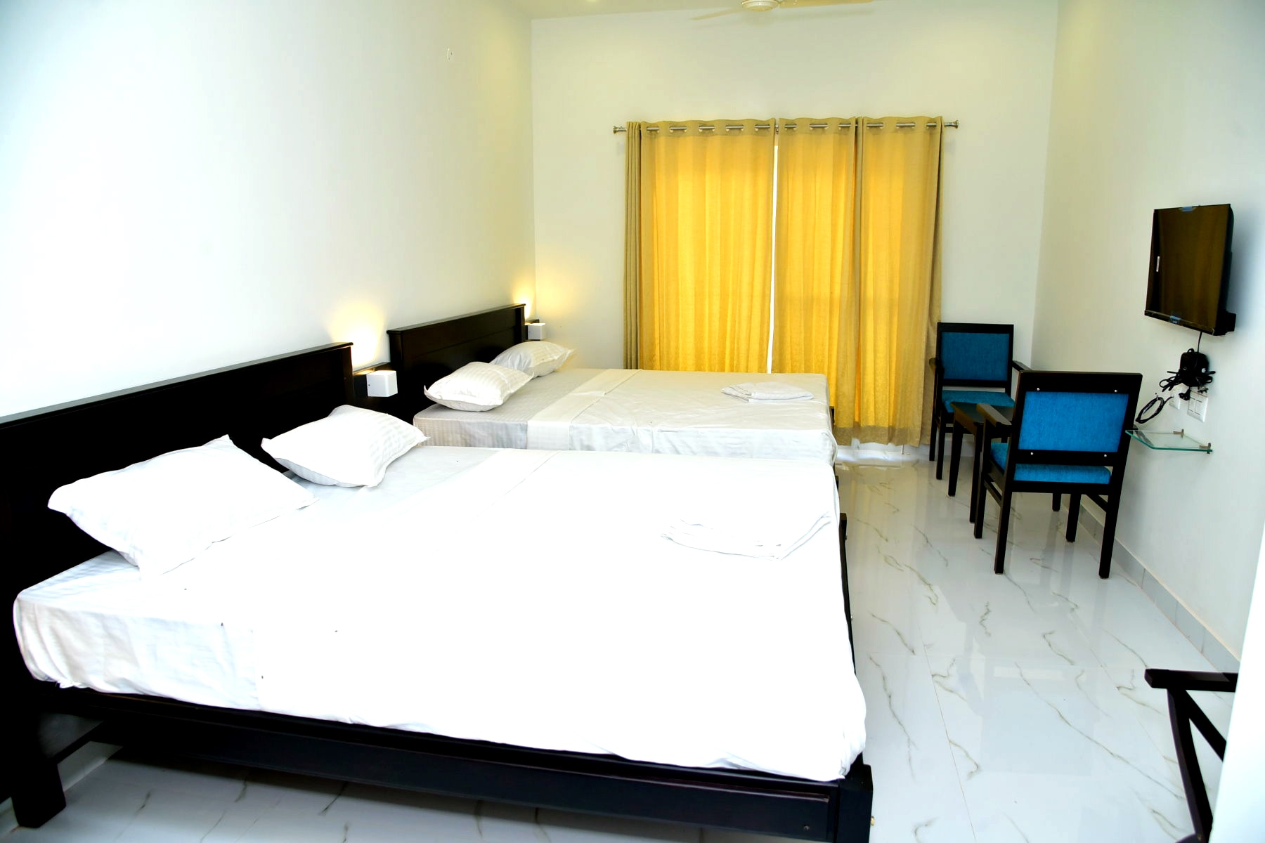 Hotel Sharada Inn - Tap to explore photos