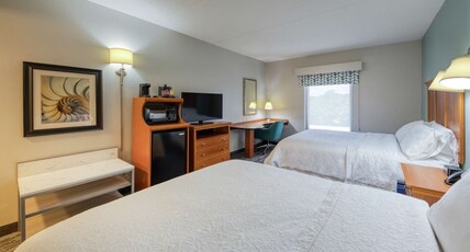 Hampton Inn Wilmington University Area Room Type - 2 QNS REFRIG MICRO NONSMOK