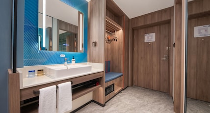 Holiday Inn Express BEIJING ZHONGGUANCUN TECH PARK Room Type - 2 Twin Standard Courtyard View